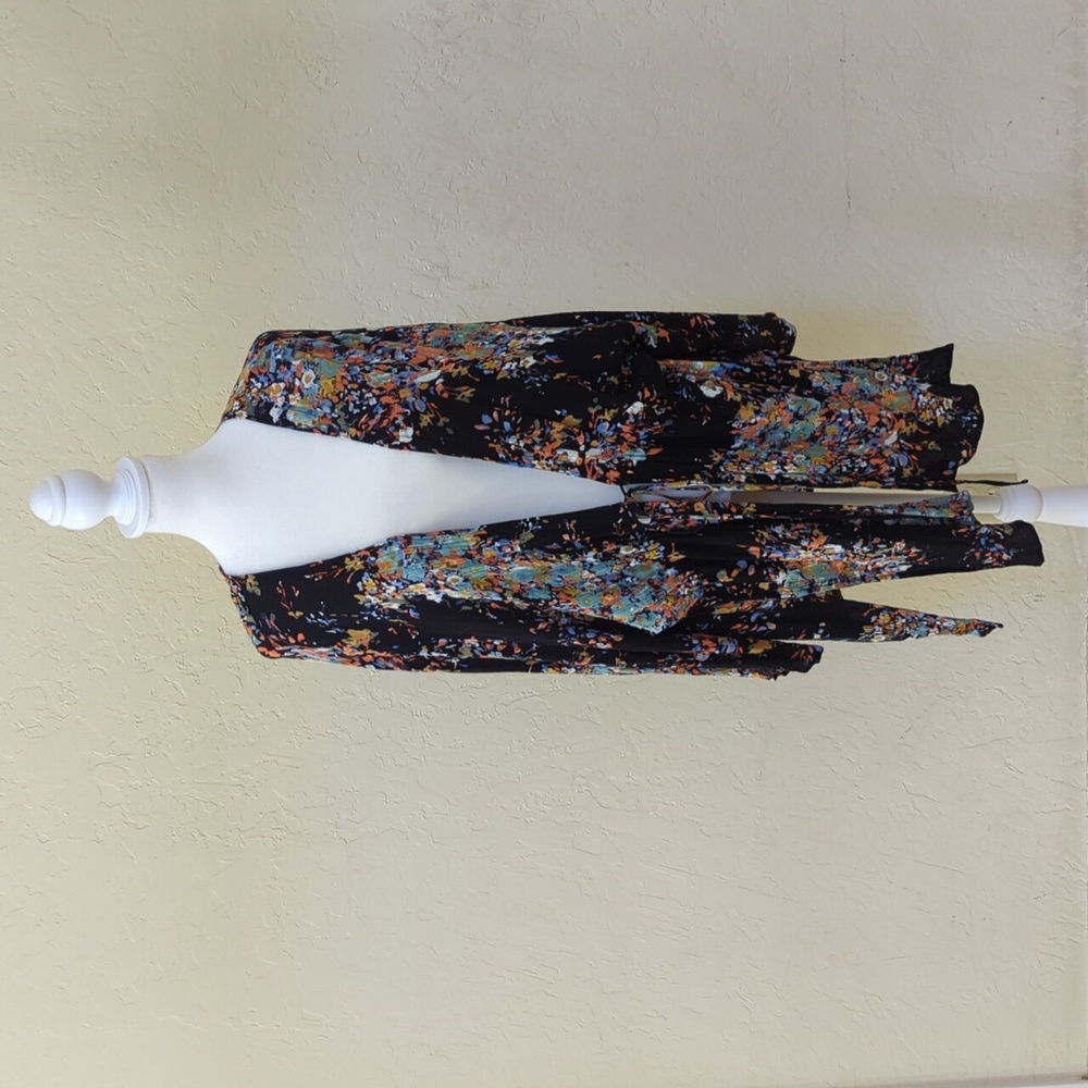 Lovestitch Black Floral Tie Front Overlay Kimono Size 1X/2X - Picture 2 of 8